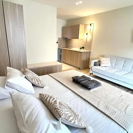 Roula Kotsonis Superior A Apartment *